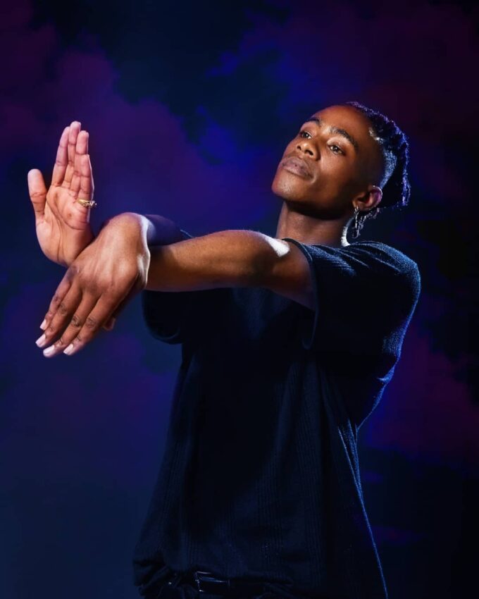 Photo de l'artiste Filipe Francisco Pereira Silva en mouvement.