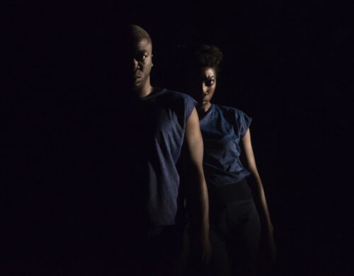 Danseur.se en mouvement sur fond noir