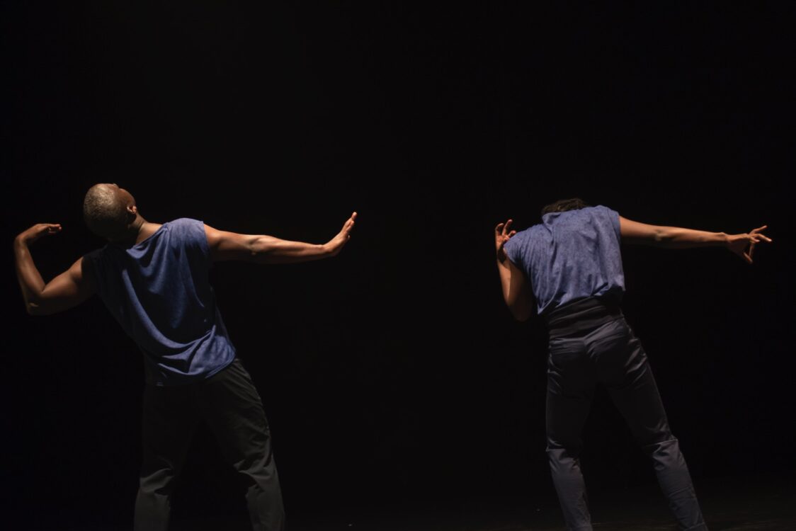 Représentation de AlShe/Me avec danseur.se sur scène