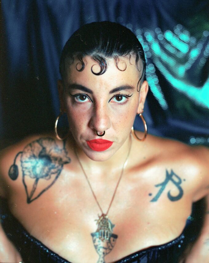 Photo portrait de l'artiste Habibitch.