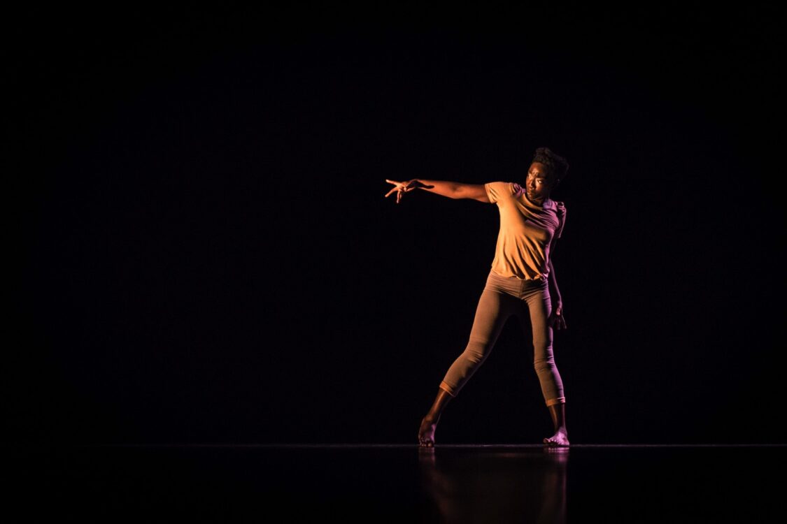 performance de danse contemporaine Shapeshifting