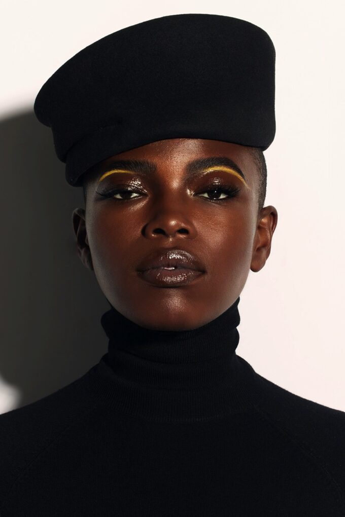 Photographie portrait de Mounia Nassangar.