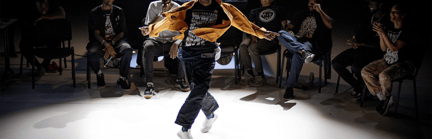 Photo d'un danseur en mouvement.