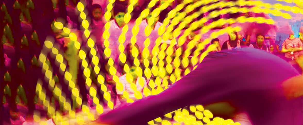 Photo jaune et violet vif très modifier. Une personne danse et un tourbillon jaune est autour.