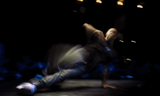 Photo d'un danceur en mouvement.