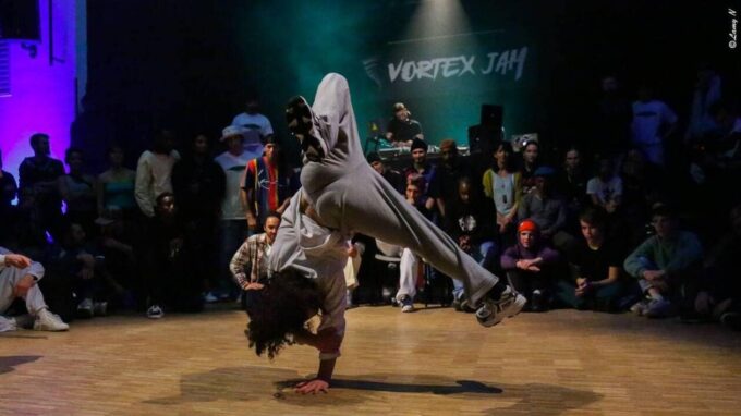 Photo d'un danseur en mouvement.
