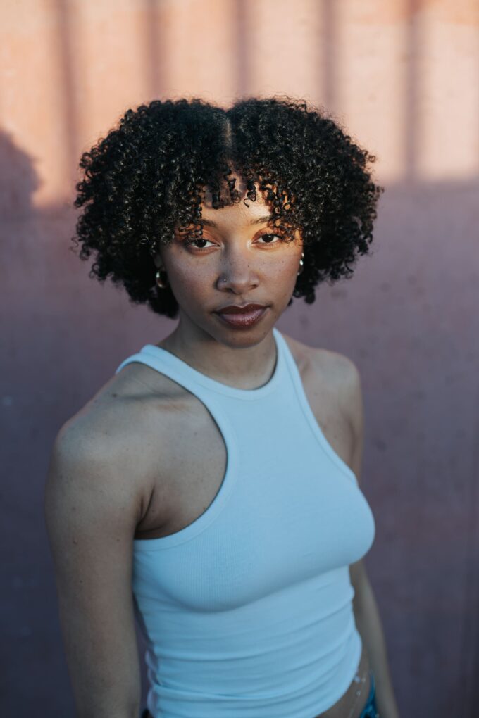 Photo portait de l'artiste Mwendwa Marchand.